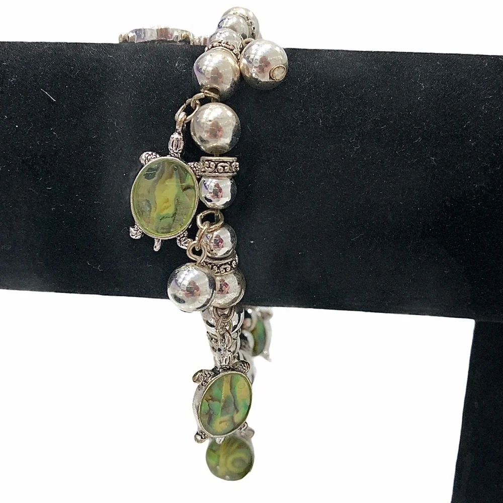 VINTAGE SILVER TONE BEADS & GREEN TURTLE CHARM STRETCH BRACELET